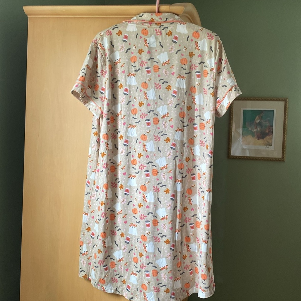 NWOT ππ» Derek Heart Fall/ Halloween Night Shirt w/ collar and 5 front buttons . - Picture 4 of 5